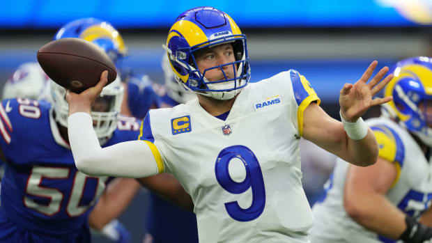 Rams quarterback Matthew Stafford (9) throws the ball in the first quarter of a game against the Bills.
